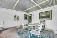 San Antonio Home, 2 Mi to Airport - Pets Welcome! - Country Houses