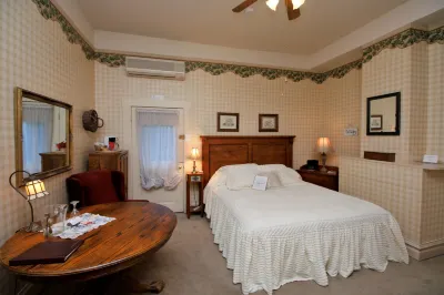 Bradford Place Inn (California) فنادق في East Sonora