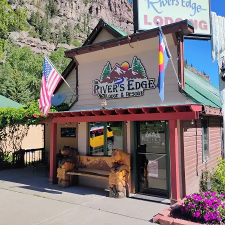 The River's Edge Motel Lodge & Resort