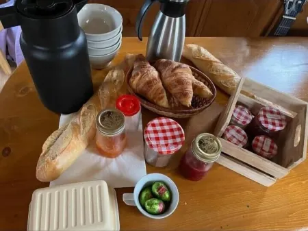 Les Roulottes de la Ferme des Chanaux Отели в г. Вивроль