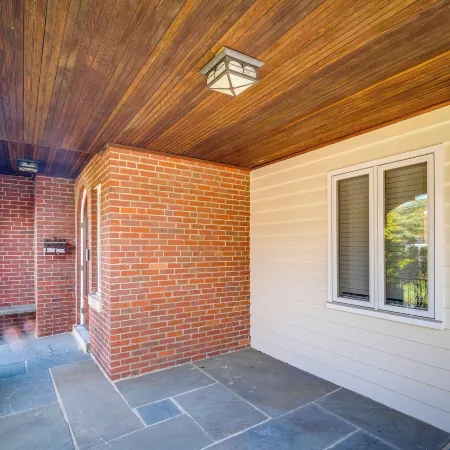 Silver Springs Home Walk to Downtown!