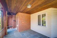 Silver Springs Home Walk to Downtown!