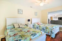 Riviera Beach Vacation Home w/ Pool: Walk to Beach - de playa