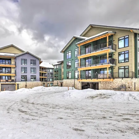 Condo w/ Mountain Views in Heart of Downtown!