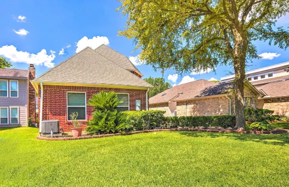 美麗的蒙哥馬利家，帶湖濱甲板！