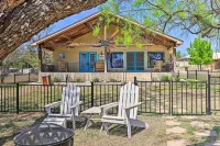Charming Burnet Cottage w/ Lake View + Porch! - Pet-friendly