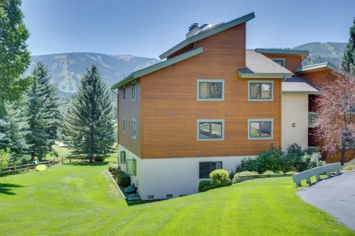 Walk to Beaver Creek Shuttle! Avon Condo w/ Deck - Apartments