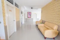 P.A. Thani Hotel - parking