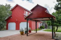 'Ark Bunkhouse' Fredericksburg Hideaway w/ Hot Tub - Maalaistalo