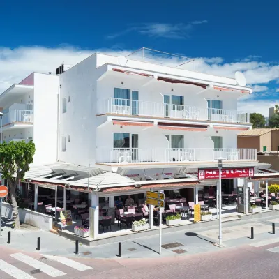 Hostal Neptuno Hotels near Camp de Mar