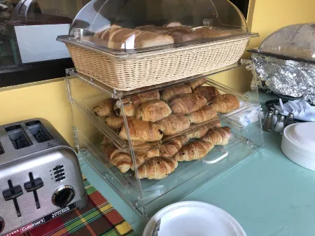 Carl's Unique Inn & Conference Facilities