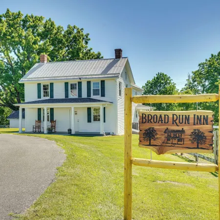 Historic Jefferson Farmhouse - Hike, Bike & Raft!