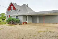 Erie Farmhouse w/ Fire Pit + Grill: Pets Welcome! - parking