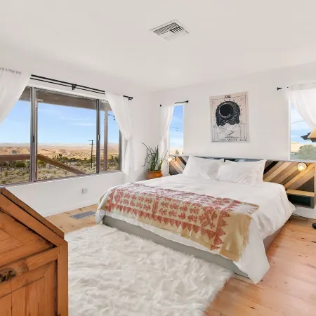 High View Haven - Hot Tub, Fire Pit & BBQ in Joshua Tree! 4 Bedroom Home by RedAwning