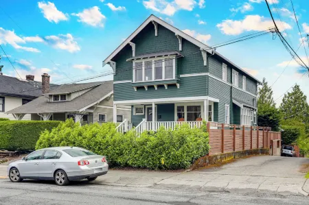 3 Mi to Dtwn Seattle Queen Anne Apartment! Отели рядом с достопримечательностью «Фишерменс Терминал»