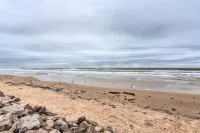 1 Block to Surfside Beach: Home w/ Deck! - Wifi