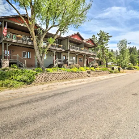 Walkable Bigfork Townhome Fish, Hike and Ski!