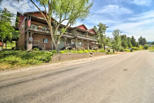 Walkable Bigfork Townhome Fish, Hike and Ski! - Homestays
