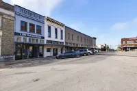 Historic Decatur Apt w/ City Square Views