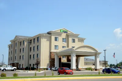 Holiday Inn Express & Suites Sidney Hotels in Sidney