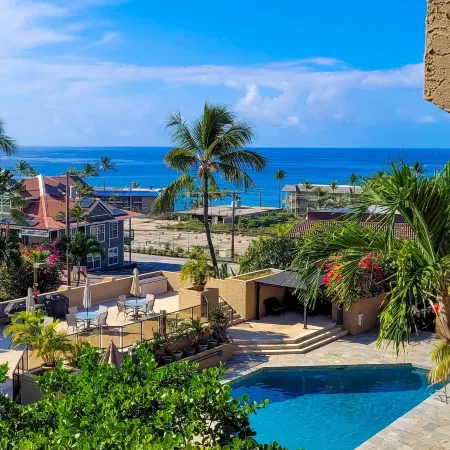 Downtown Kona Condo w/ Pool Access: Walk to Beach!