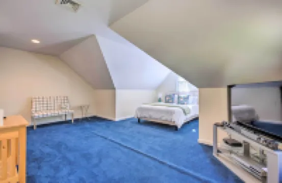 < 1 Mi to Beach: Luxury North Fork Retreat w/ Deck