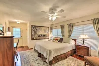 < 1 Mi to Kyle Field: Cozy Studio w/ Outdoor Space - Apartments
