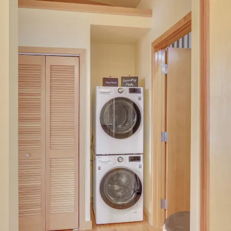 Custom Harborside Loft In the Heart of Ketchikan