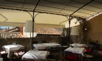 Hostellerie et la Parenthese Uzes - breakfast