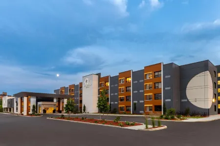 Home2 Suites by Hilton Kingston Отели рядом с достопримечательностью «Университет Квин»