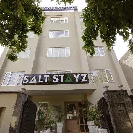 Saltstayz Select - Golf Course Road & Sector 27