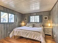Spring Season Our Cabin Home Backing Preserve with Deck, Grill and Gas Fire Pit Hotels in Pine