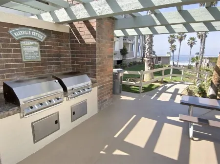 Stunning ocean views beach balcony 10 min to LEGOLAND CA King bed,pool and grill