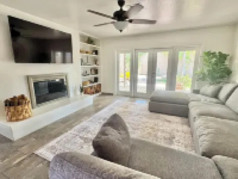 Family-Friendly 3BR house in Prime Location-near hospital – PETS STAY FREE