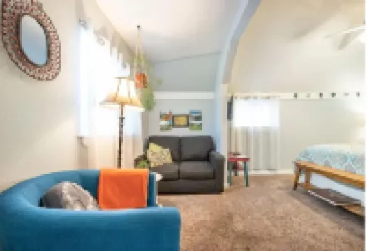 Cozy Solar Cottage on the West Side