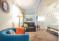 Cozy Solar Cottage on the West Side