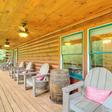 Hot Tub SoaksMoonshine Manor' Near Lake Lure