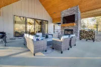 Waterfront Flippin Retreat w/ White River Access!