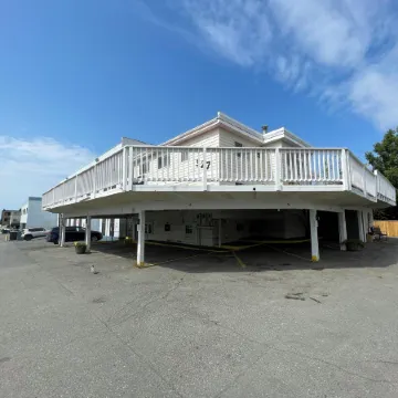Arctic Fox Inn