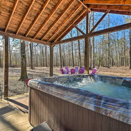 Whispering Oaks Broken Bow Cottage Near Hiking!