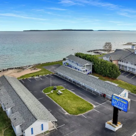 Bayview Lakefront Inn