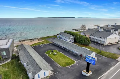 Bayview Lakefront Inn Hotels in St. Ignace Township
