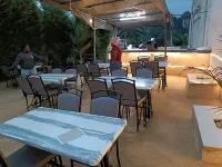 Redhill Cliff Complex - Desayuno