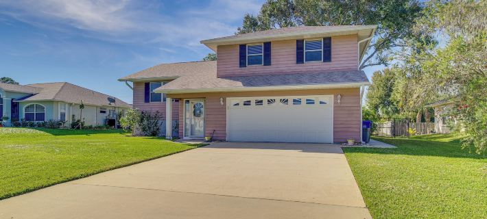 Sebastian Home w/ Large Deck Near Golfing & Beach Hotels in Sebastian