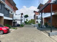 Villa Nemasu Hotels in Cisarua