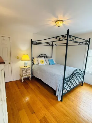 Charming 3-bedroom house with fitness room and WiFi in lovely Georgetown Hotels in Georgetown