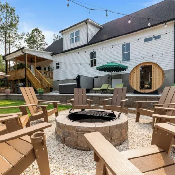 6Br w/ Golf Sim Putting Green Hot Tub Sauna Games