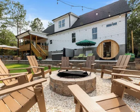 6Br w/ Golf Sim Putting Green Hot Tub Sauna Games Hotels in Pinehurst