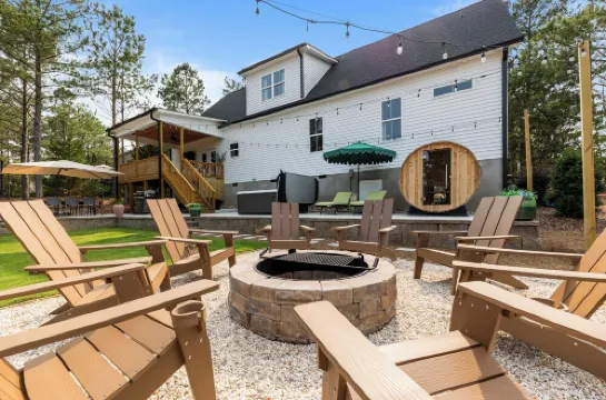 6Br w/ Golf Sim Putting Green Hot Tub Sauna Games