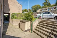 Riverside Garden Apartment with lovely River Tay views and parking